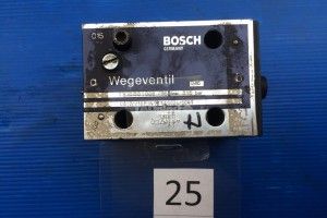 Zawór Bosch 0 810 001 008 V96 (046)(25)   